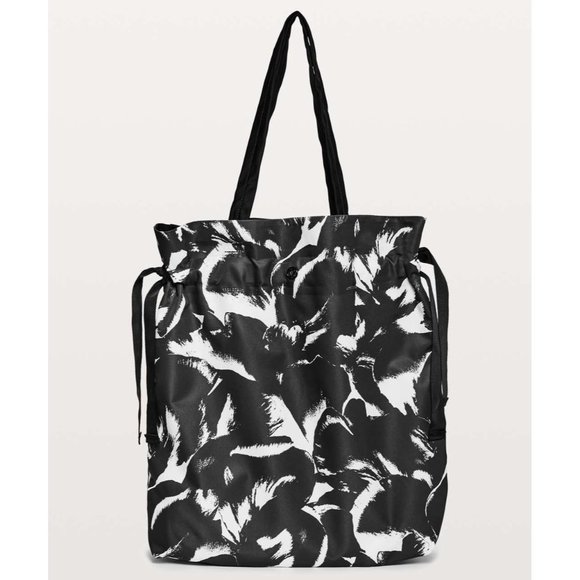 lululemon athletica Bags Nwt Lululemon Easy As Sunday Tote Midi